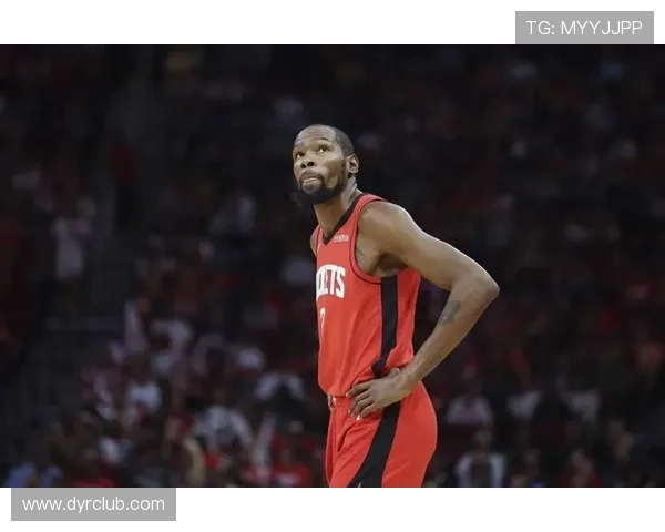 NBA最新动态：詹姆斯伤愈复出带领湖人击败勇士杜兰特续约太阳全新目标曝光